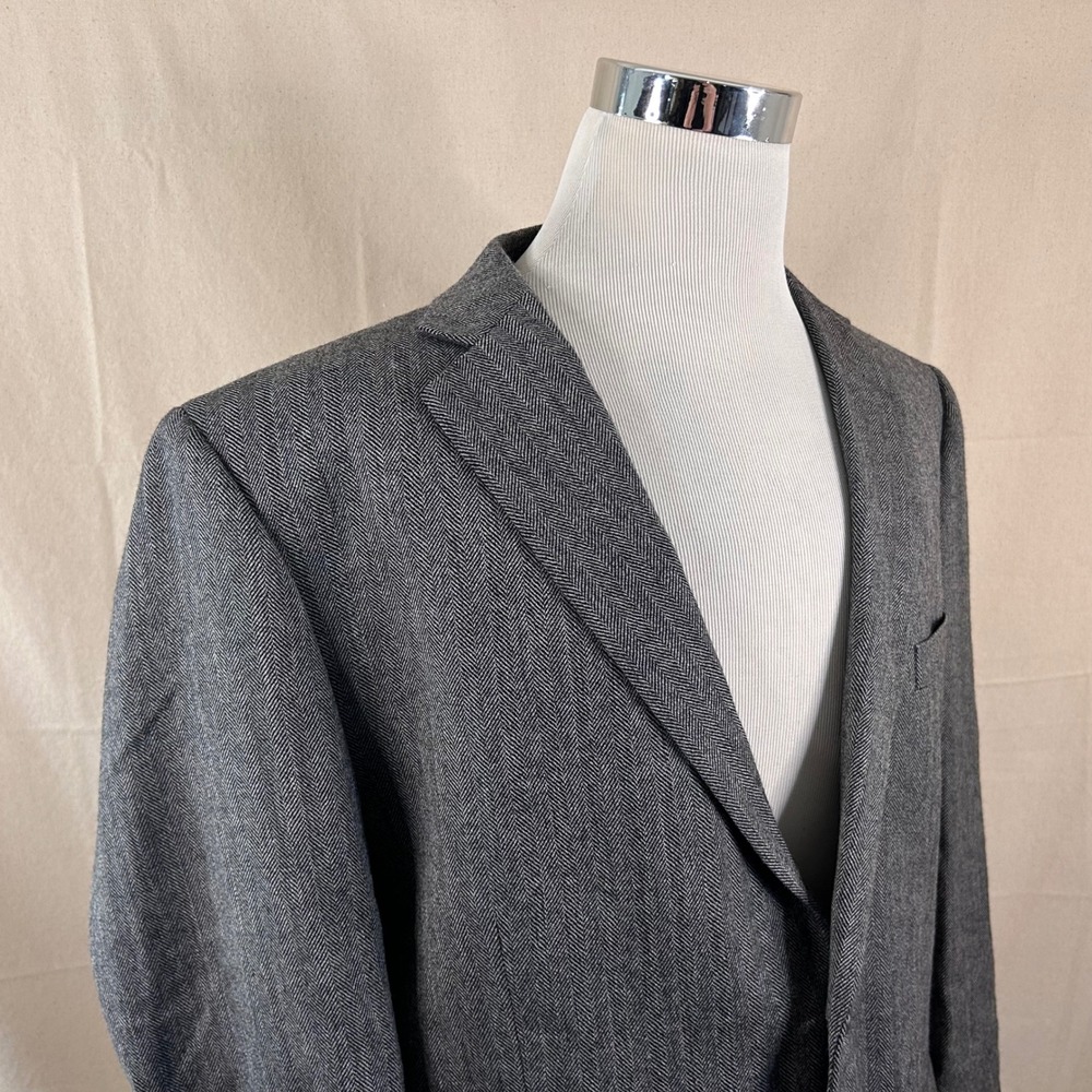 Joseph & Feiss 48R Sport Coat Luxury Wool Gray Herringbone Two Button Vented